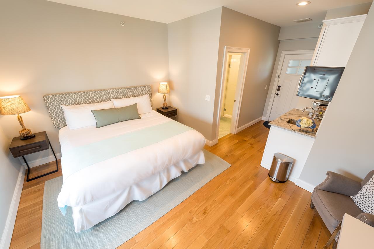 The East Island Reserve Hotel Middletown Bagian luar foto